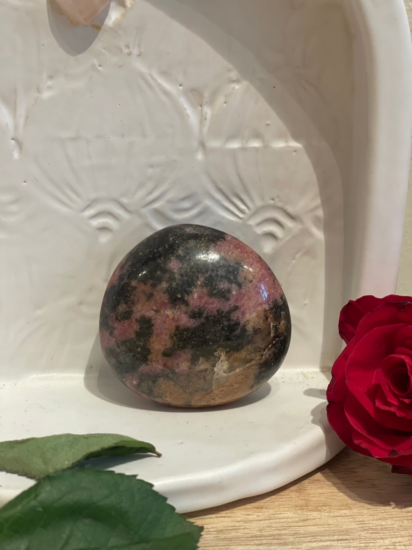 Rhodonite Crystal Heart Chakrta Round