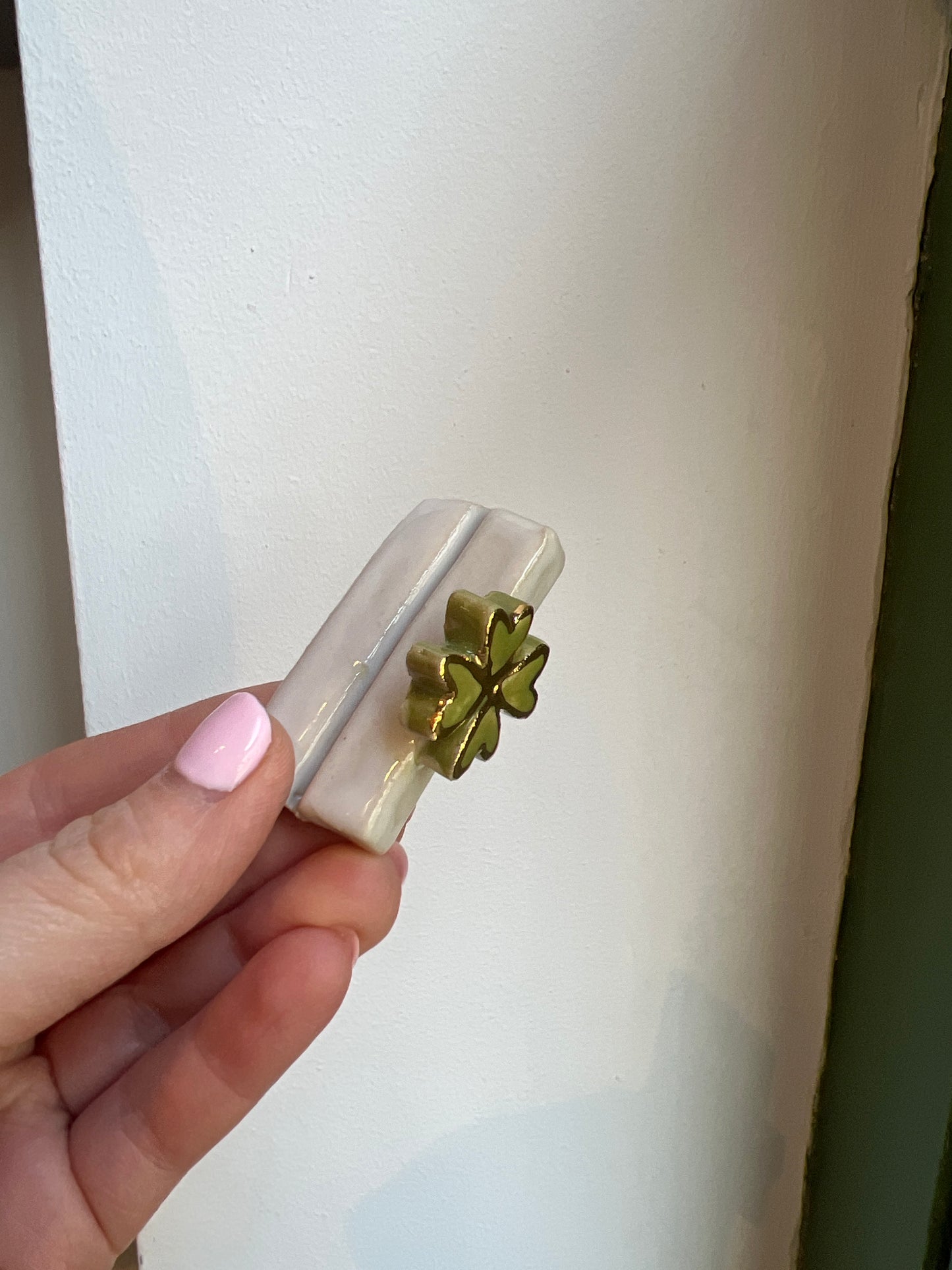 Handmade ceramic cardholder - 24K Four leaf clover - Studio Avalon Boheme