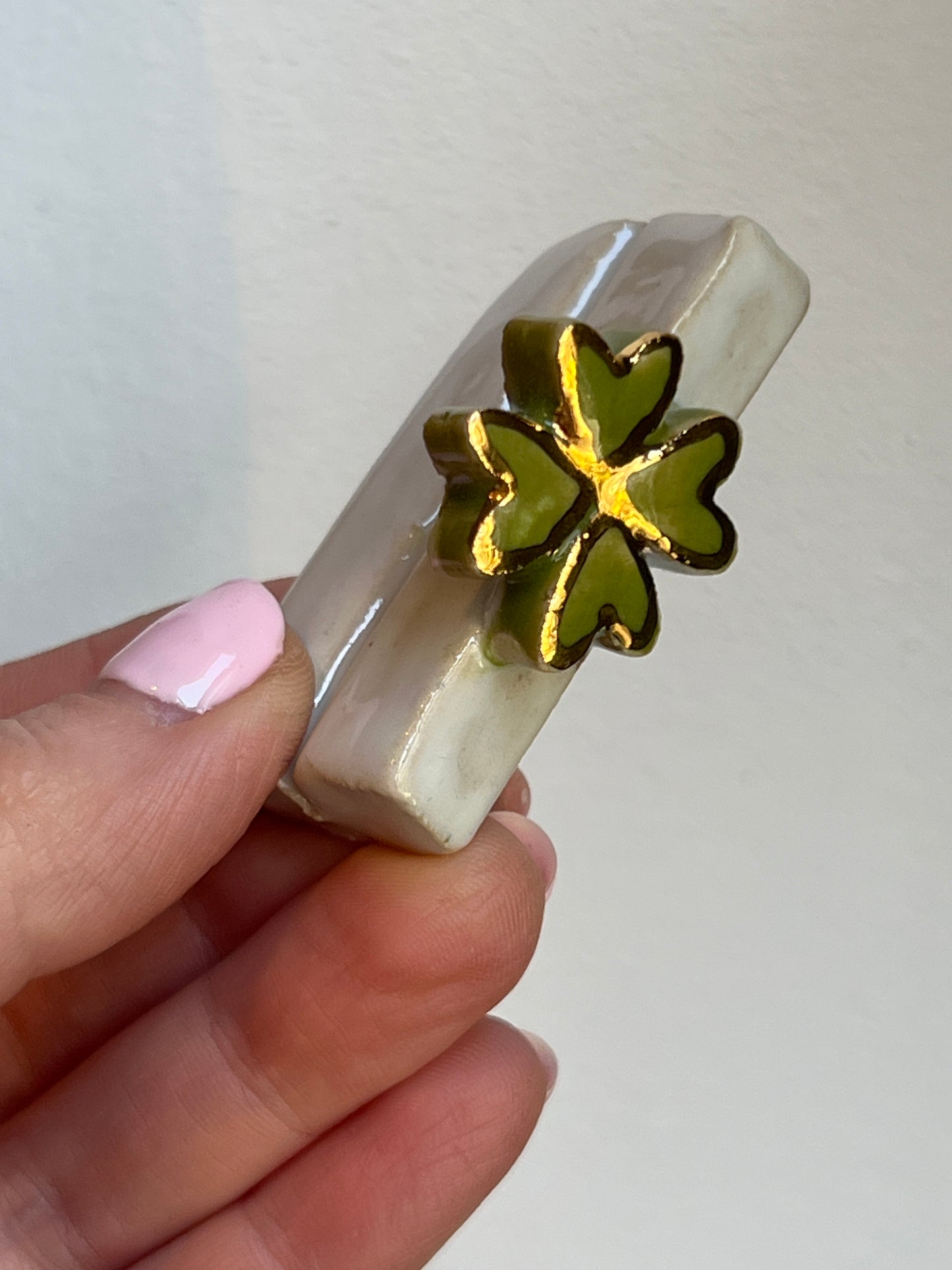 Handmade ceramic cardholder - 24K Four leaf clover - Studio Avalon Boheme