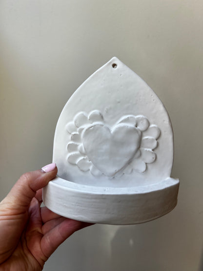 Handmade ceramic altar featuring a heart and angel wings - Studio Avalon Bohème
