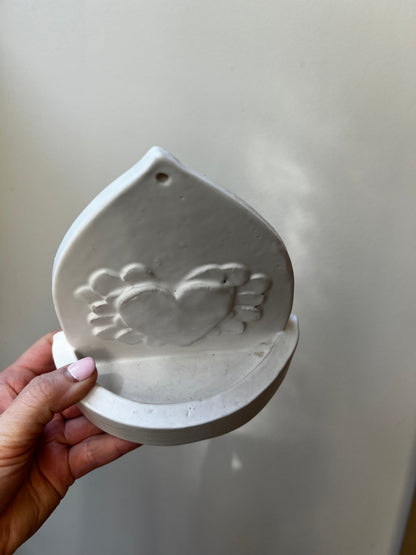 Handmade ceramic altar featuring a heart and angel wings - Studio Avalon Bohème
