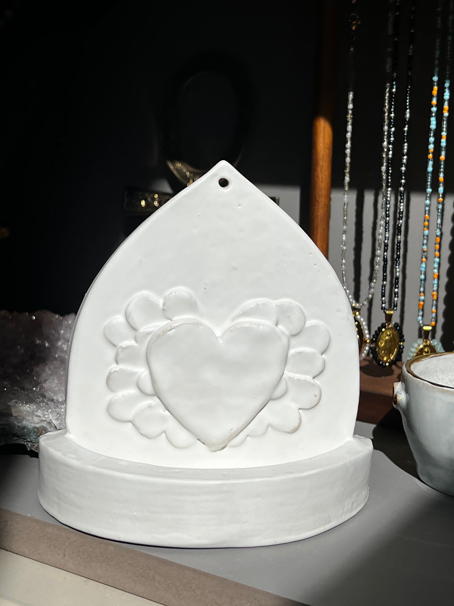 Handmade ceramic altar featuring a heart and angel wings - Studio Avalon Bohème