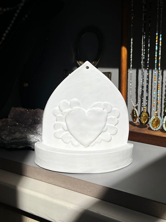 Handmade ceramic altar featuring a heart and angel wings - Studio Avalon Bohème
