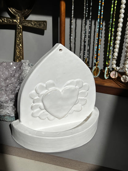 Handmade ceramic altar featuring a heart and angel wings - Studio Avalon Bohème