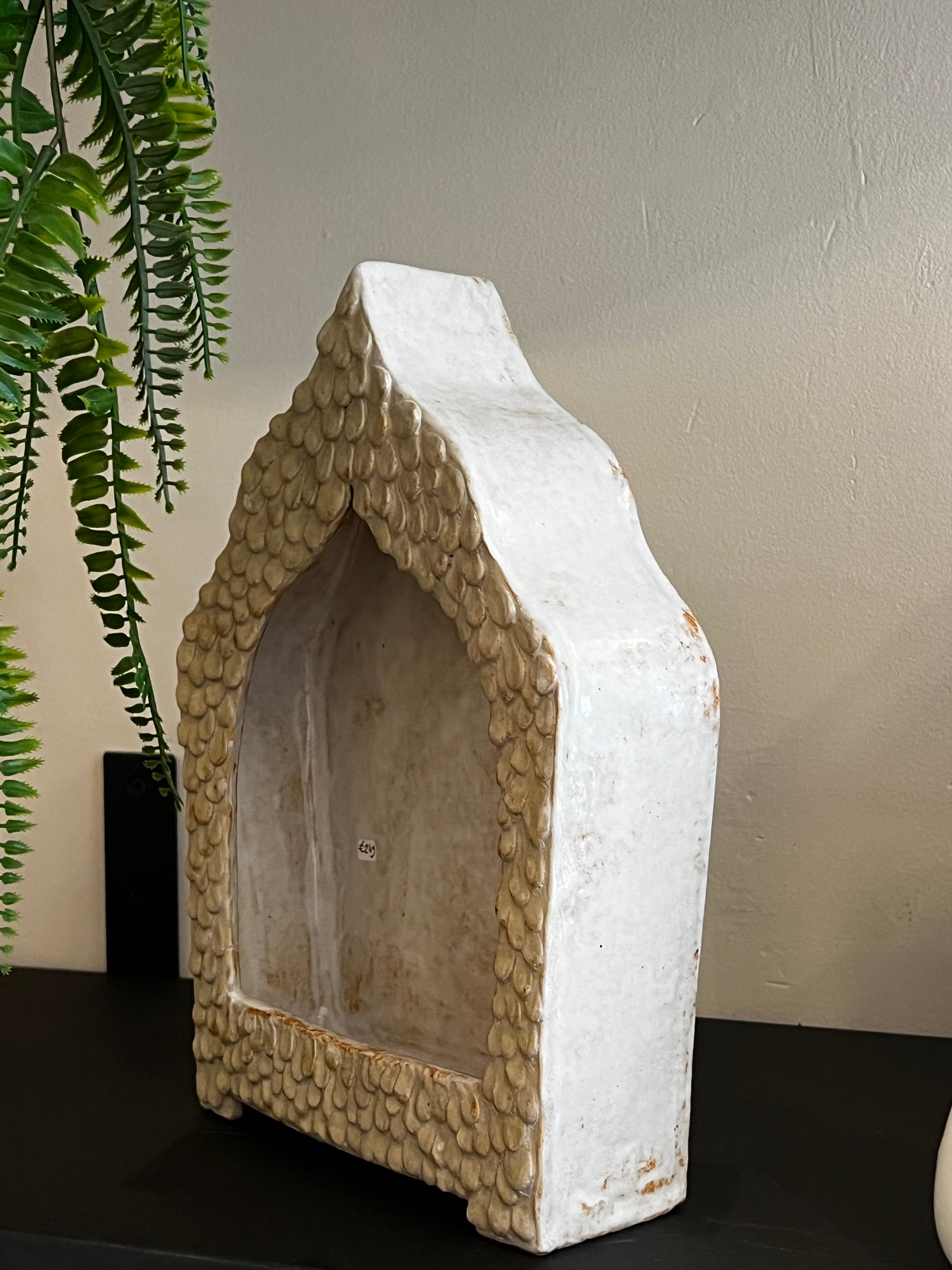 MINIMALIST BEIGE CERAMIC ALTAR – Studio Avalon Bohème