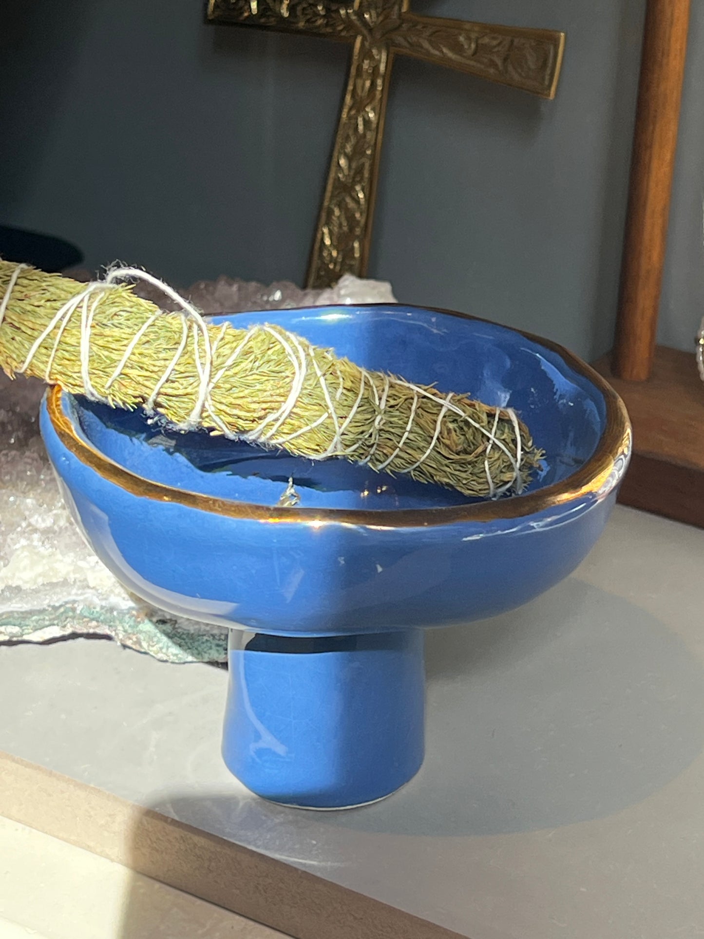 Handmade ceramic smudge bowl- Gold rim - Studio Avalon Boheme