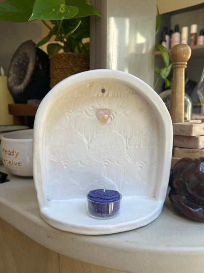 HANDMADE WHITE CERAMIC ALTAR WITH HEART-SHAPED ROSE QUARTZ – WALL HANGING - Studio Avalon Bohème