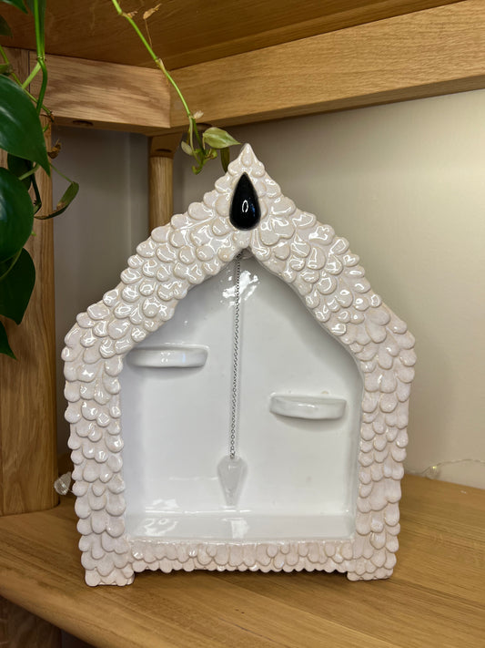 BEIGE CERAMIC ALTAR – HOME-SHAPED WITH SUBTLE STAMPED DETAILS AND DARK OBSIDIAN STONE