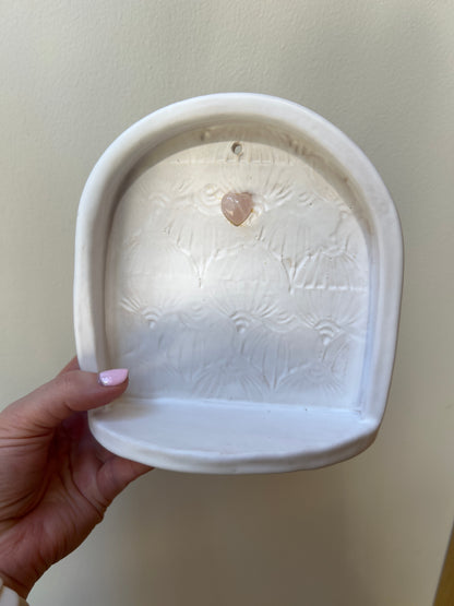 HANDMADE WHITE CERAMIC ALTAR WITH HEART-SHAPED ROSE QUARTZ – WALL HANGING - Studio Avalon Bohème