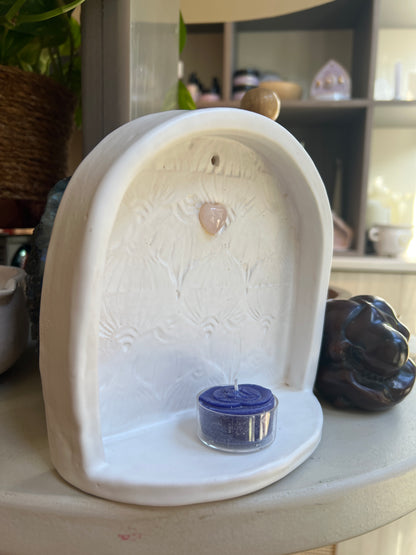 HANDMADE WHITE CERAMIC ALTAR WITH HEART-SHAPED ROSE QUARTZ – WALL HANGING - Studio Avalon Bohème