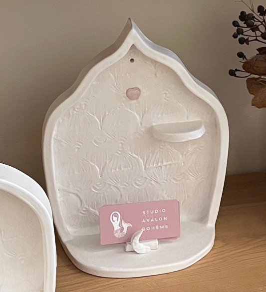 HANDMADE CERAMIC ALTAR WITH HEART-SHAPED ROSE QUARTZ, STAMPS & CANDLE HOLDER – HOME DECOR